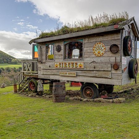 2 X Double Bed Glamping Wagon In Dalby Forest سكرابورو المظهر الخارجي الصورة